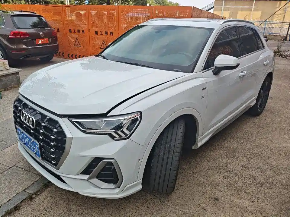 Audi Q3 2022 35 TFSI Fashionable and Dynamic купить на сайте DeffCars