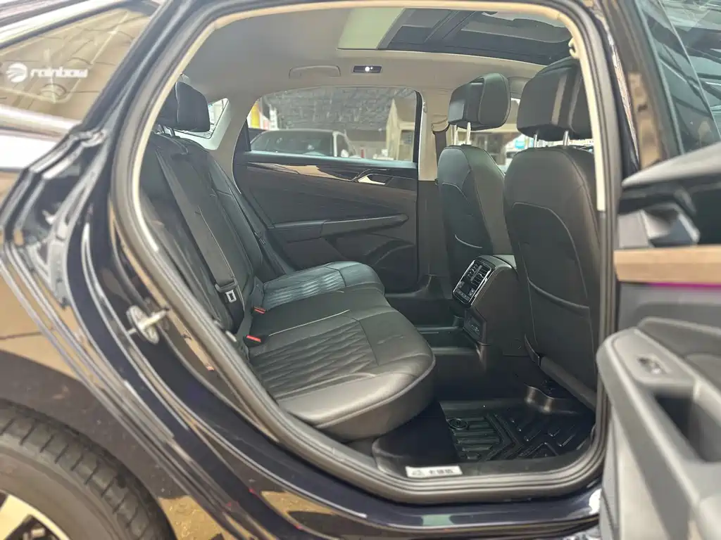 Passat 2021 330TSI Deluxe Edition купить на сайте DeffCars