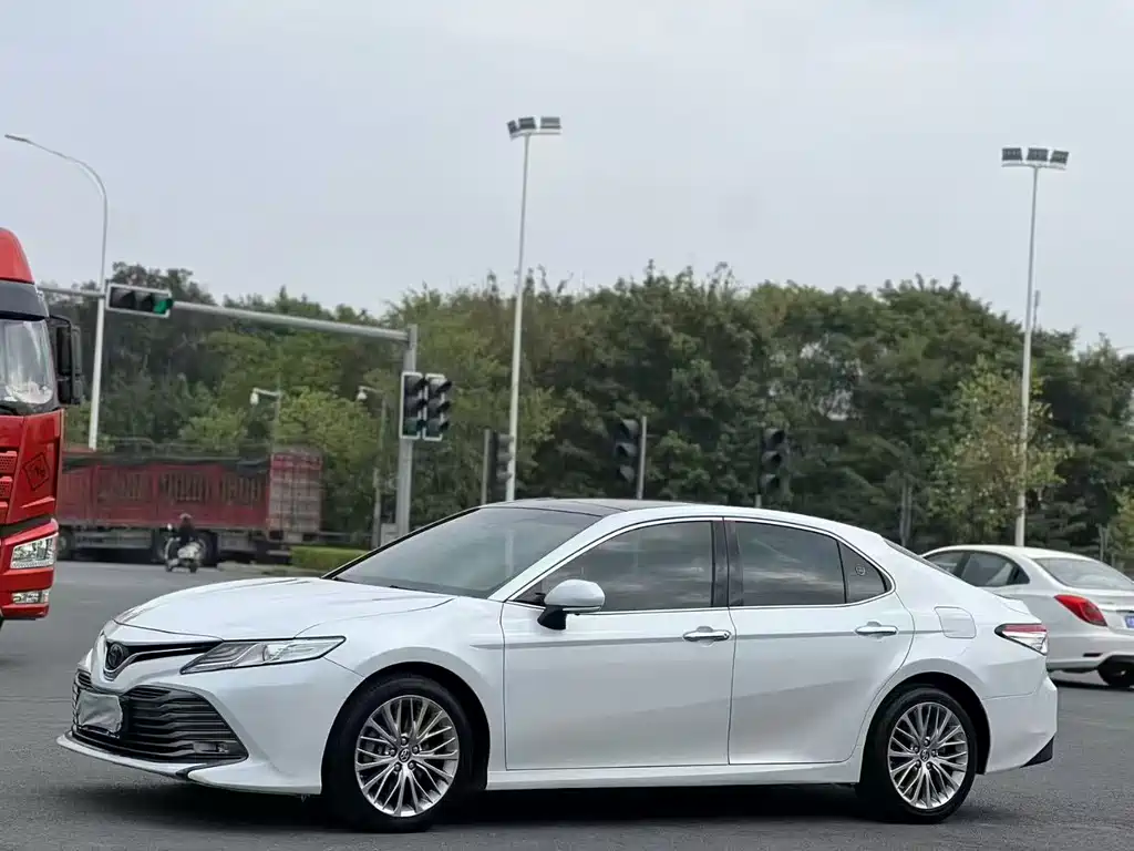 Camry 2018 2.5G Deluxe Edition купить на сайте DeffCars