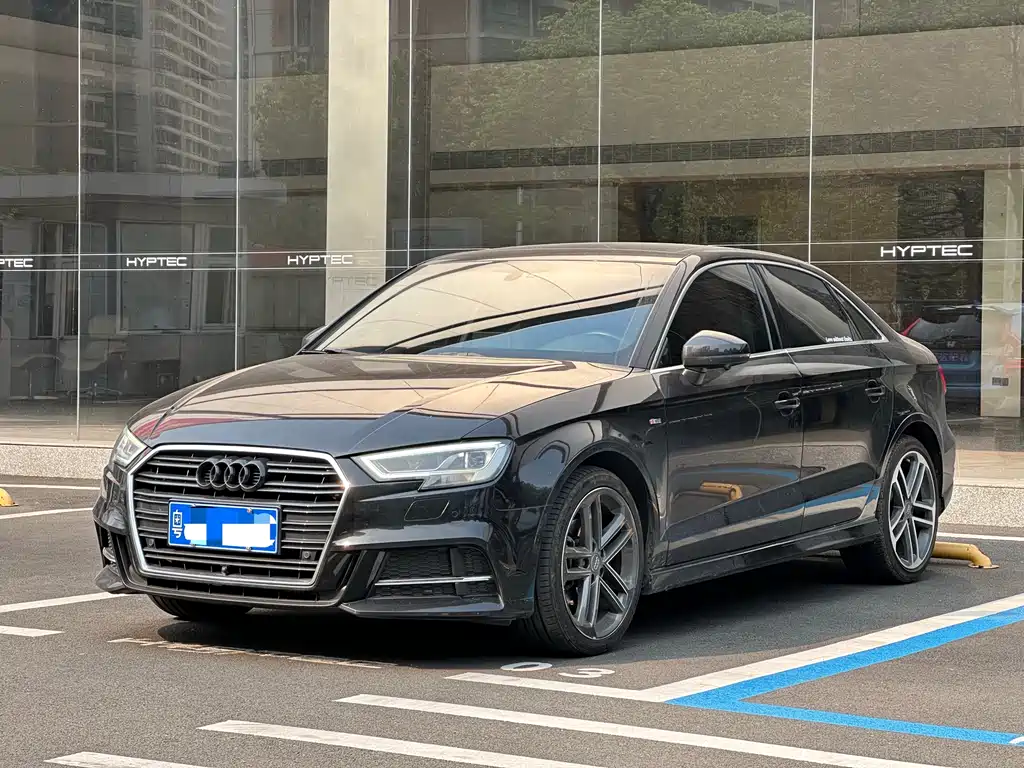 Audi A3 2018 30th Anniversary Limousine 35 TFSI Sports купить на сайте DeffCars