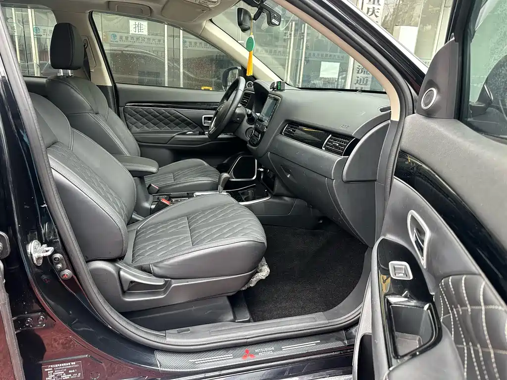 Outlander 2021 facelift 2.0L 2WD Enjoy Edition 7 seats купить на сайте DeffCars