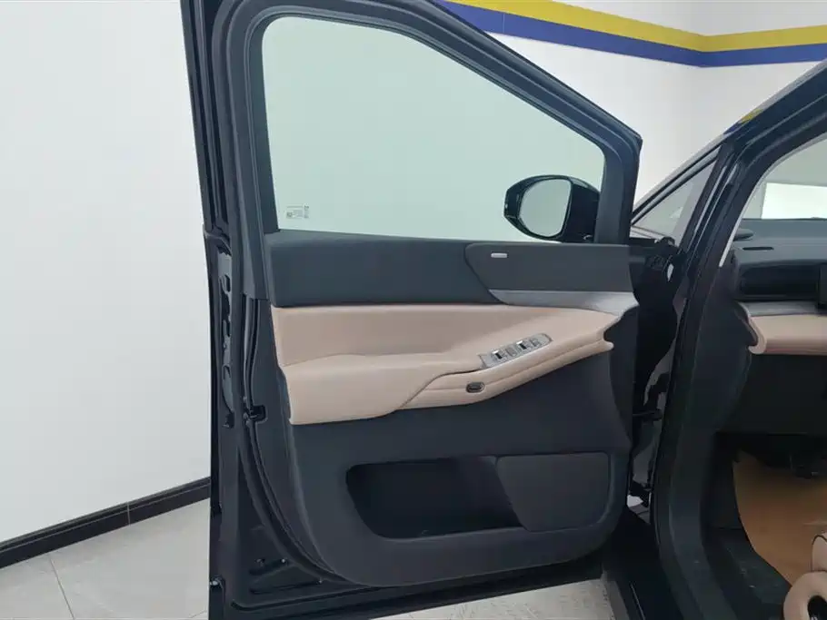 Xpeng X9 2025 pure electric 740 long battery life Max купить на сайте DeffCars