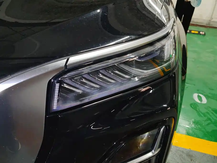Hongqi HS5 2023 2.0T four-wheel drive Qixiang Pro version купить на сайте DeffCars
