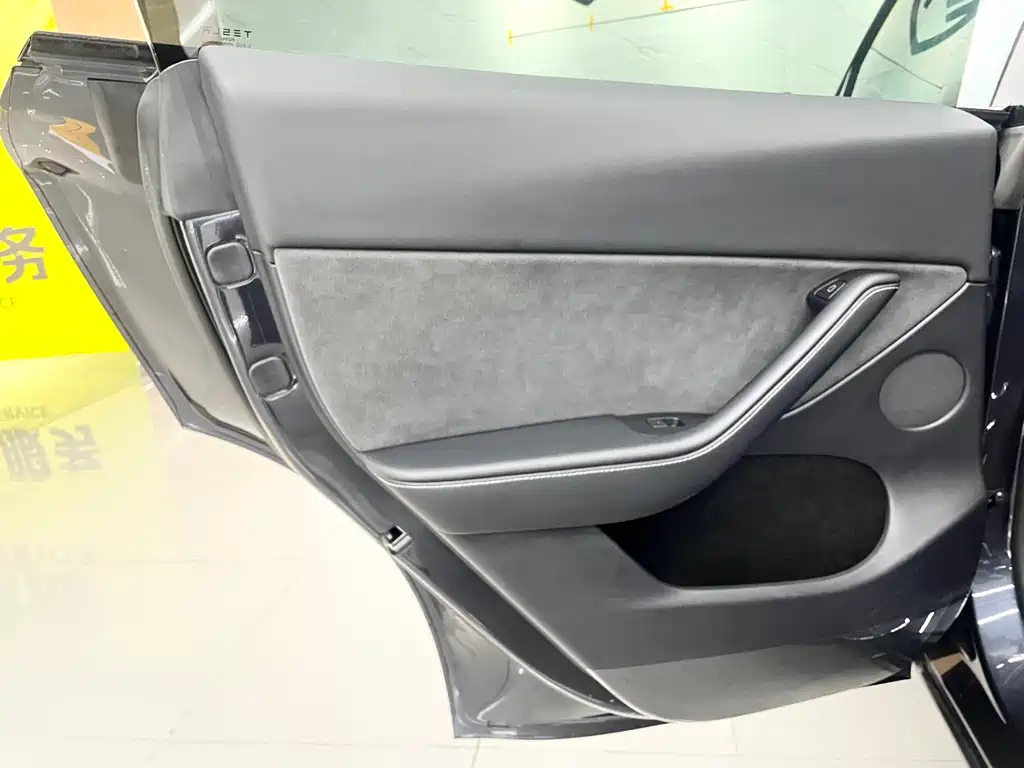 Model Y 2024 rear-wheel drive version купить на сайте DeffCars