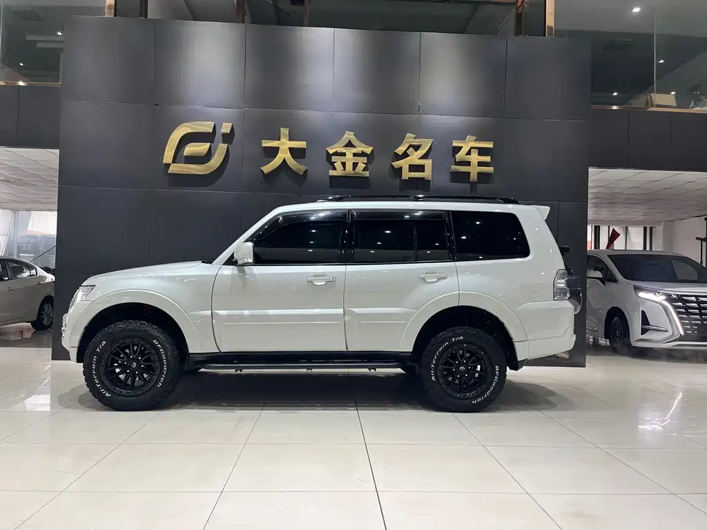 Pajero imported 2016 3.0L automatic standard version National V купить на сайте DeffCars