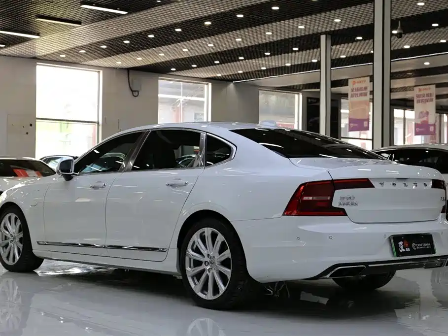 Volvo S90 Plug-in Hybrid 2019 T8 E-Drive Hybrid Honor Edition 3 Seats National VI купить на сайте DeffCars
