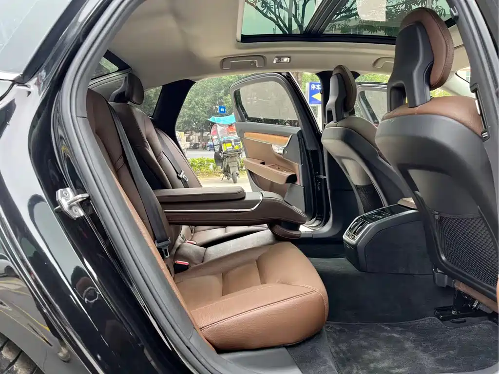 Volvo S90 2018 T5 Zhiya Edition купить на сайте DeffCars