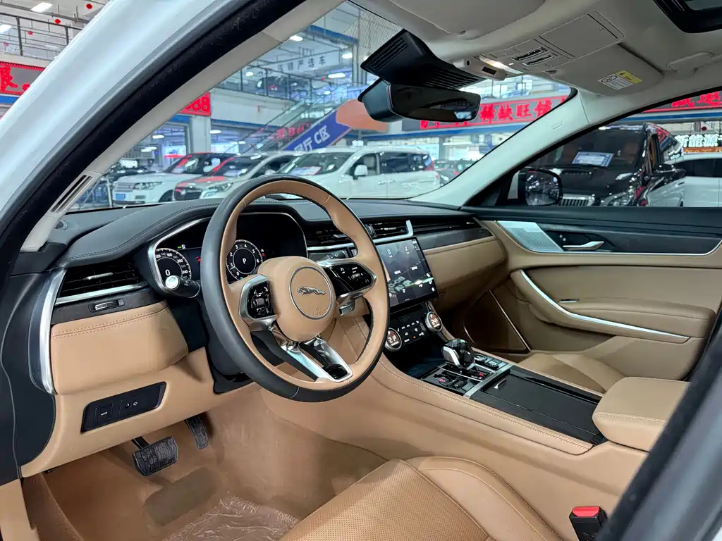 Jaguar XFL 2025 2.0T P250 two-wheel drive exclusive luxury version купить на сайте DeffCars
