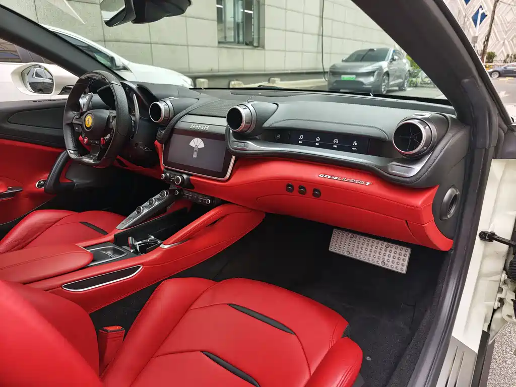 GTC4Lusso 2017 3.9T V8 купить на сайте DeffCars