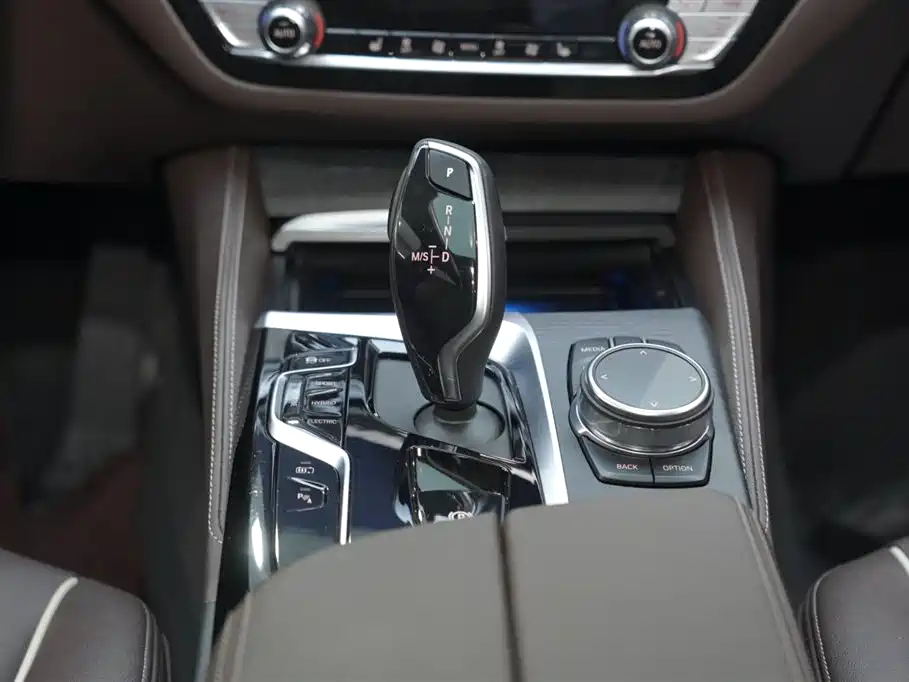 BMW 5 Series New Energy 2022 Model 2 535Le M Sports Package купить на сайте DeffCars