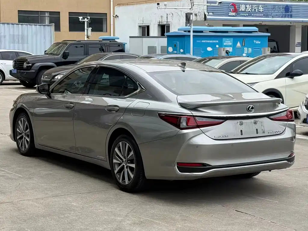 Lexus ES 2018 300h Excellence Edition National V купить на сайте DeffCars