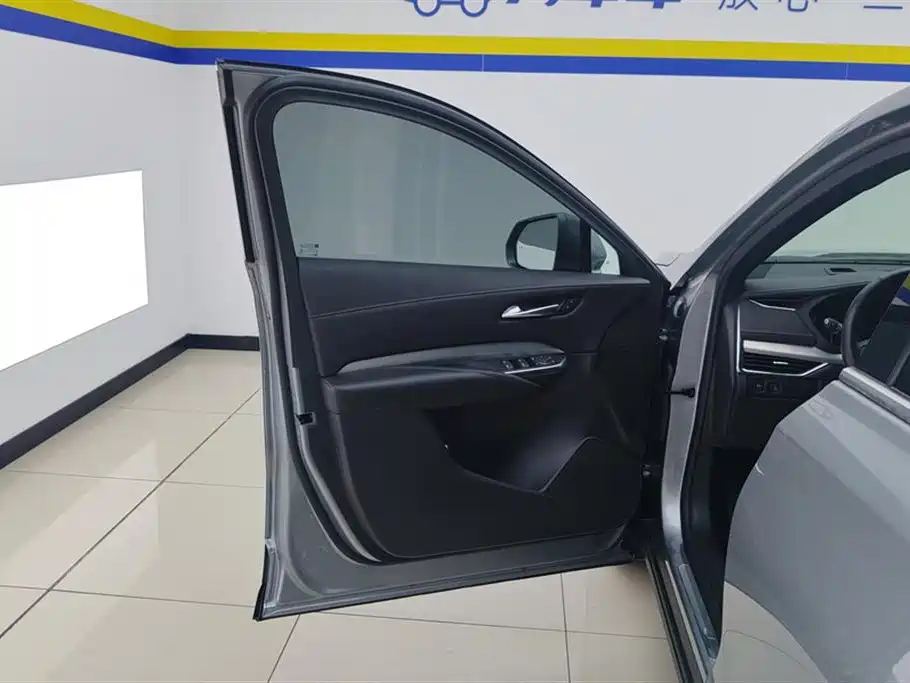 Cadillac XT4 2022 28T two-wheel drive luxury model купить на сайте DeffCars