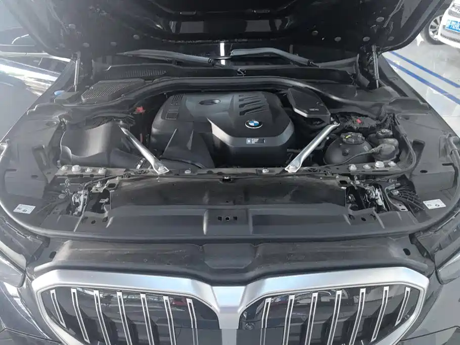 BMW 5 Series 2025 530Li Leading M Sports Package купить на сайте DeffCars
