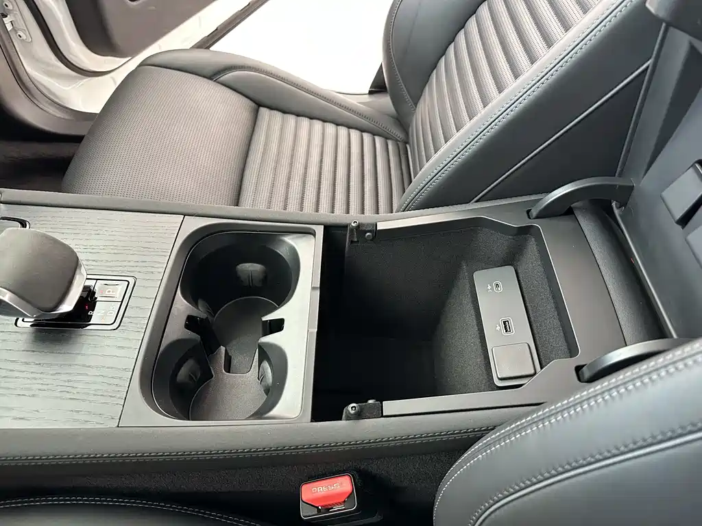 Discovery Sport 2024 Luxury Customized Edition купить на сайте DeffCars