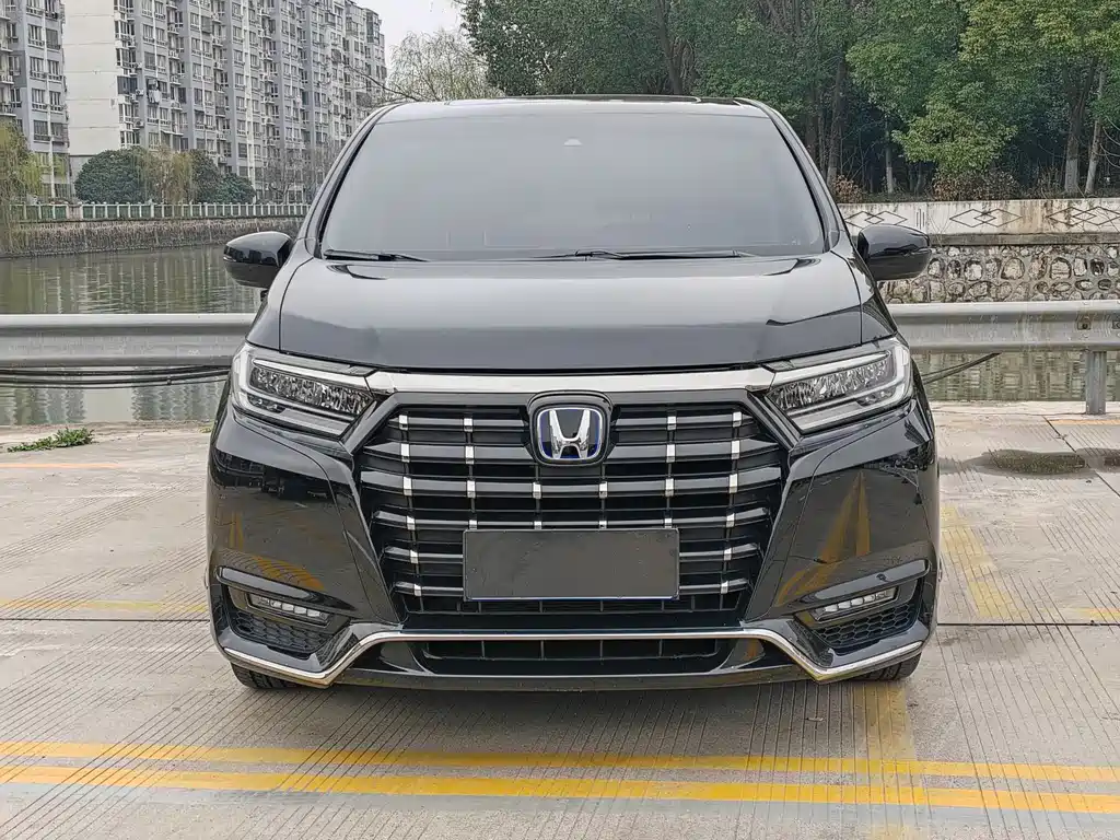 Alison 2022 2.0L e:HEV Deluxe Edition купить на сайте DeffCars