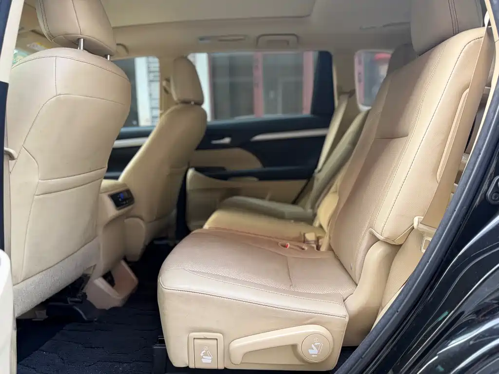 Highlander 2018 2.0T two-wheel drive luxury version, 7 seats, National V купить на сайте DeffCars