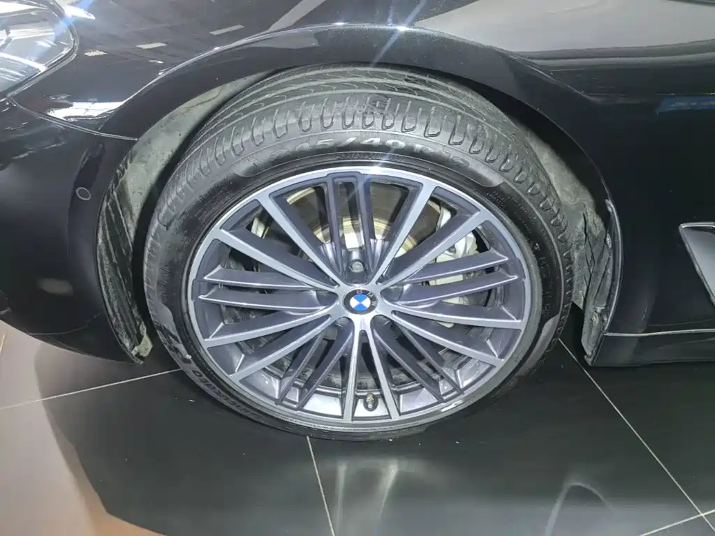 BMW 5 Series 2023 530Li Leading M Sports Package купить на сайте DeffCars