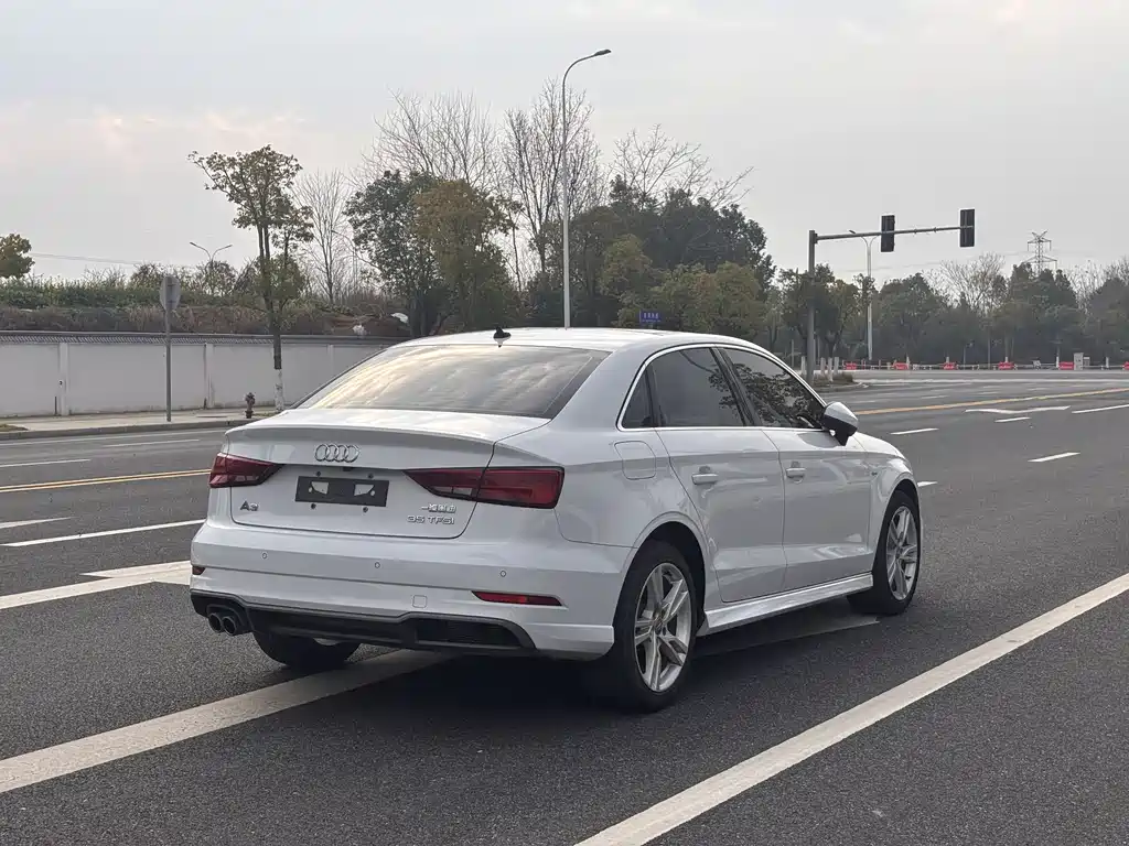 Audi A3 2020 Limousine 35 TFSI Fashion Type National VI купить на сайте DeffCars