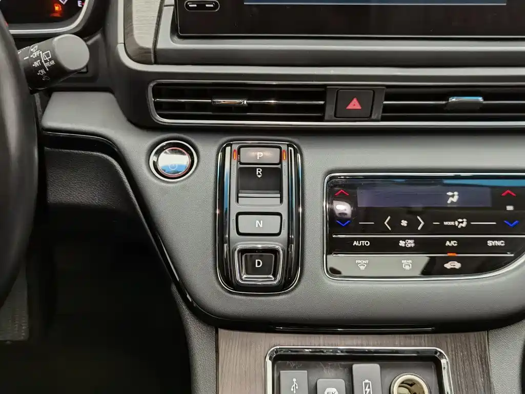 Alison 2022 2.0L e:HEV Luxury First Edition купить на сайте DeffCars