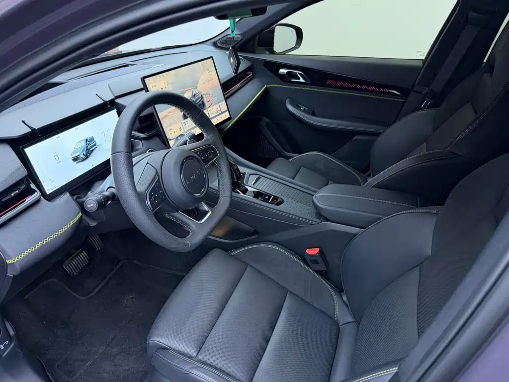 Lynk & Co 03 2025 2.0TD DCT Champion Edition Pro купить на сайте DeffCars