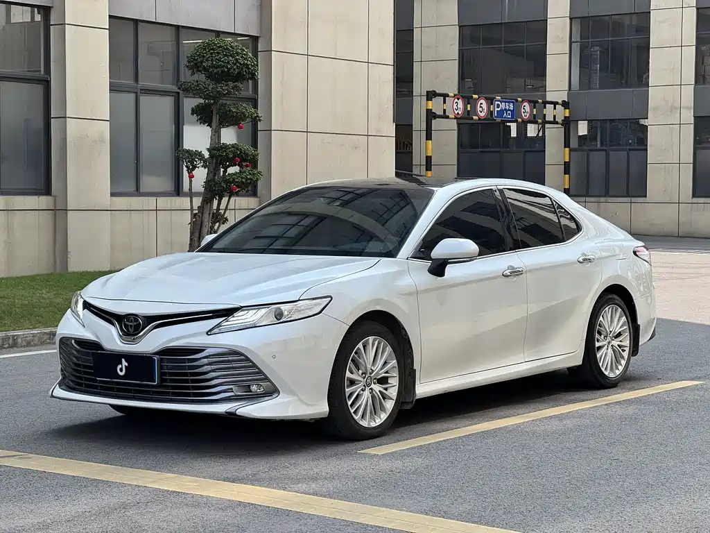 Camry 2019 2.5G Deluxe Edition National VI купить на сайте DeffCars
