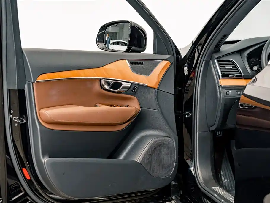 Volvo XC90 2022 B6 Zhiyi Luxury Edition 7 seats купить на сайте DeffCars