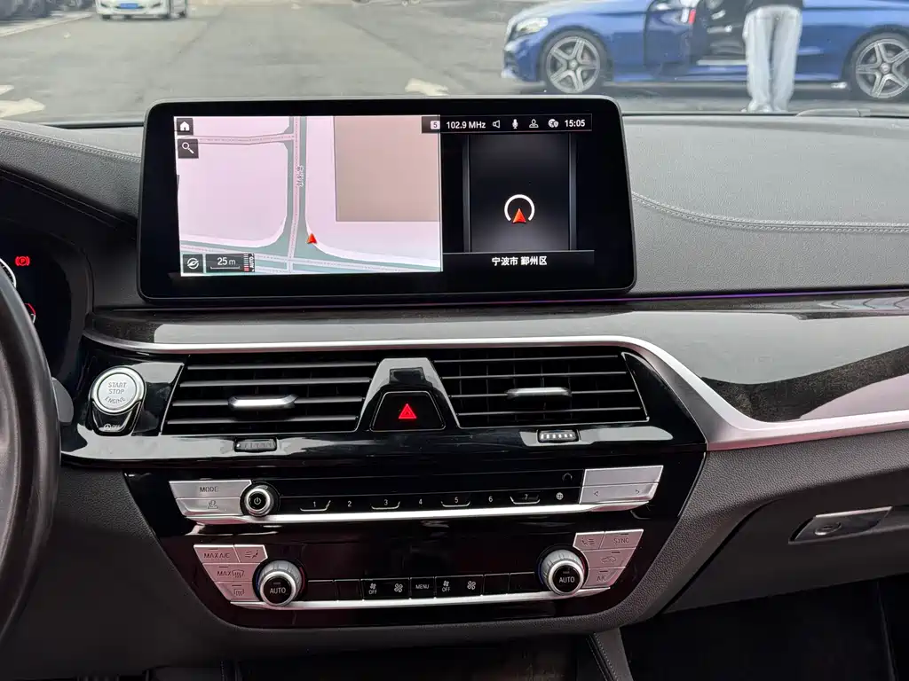 BMW 5 Series 2022 525Li M Sports Package купить на сайте DeffCars