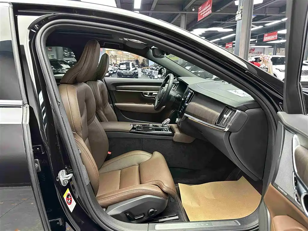Volvo S90 plug-in hybrid 2025 plug-in hybrid four-wheel drive long range Zhiya luxury version купить на сайте DeffCars