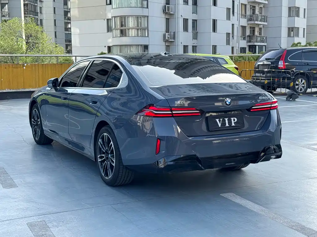 BMW 5 Series 2025 530Li Leading M Sports Package купить на сайте DeffCars