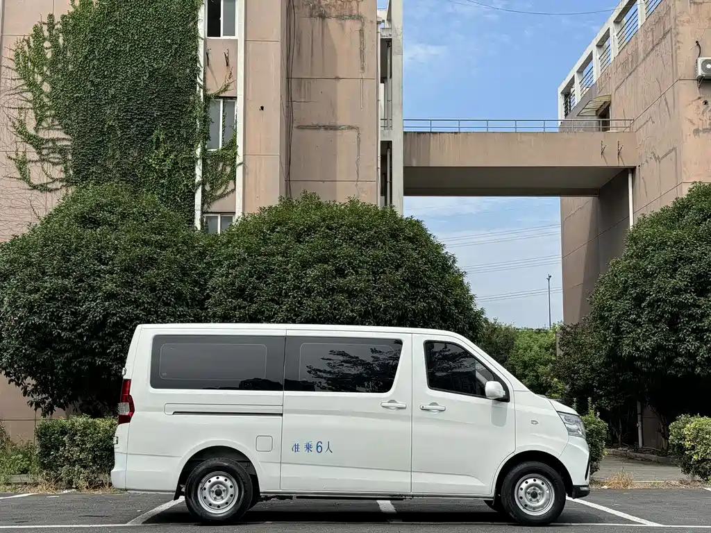 Changan Ruixing EM80 2024 split-type comfortable 6-seater 41.86kWh купить на сайте DeffCars