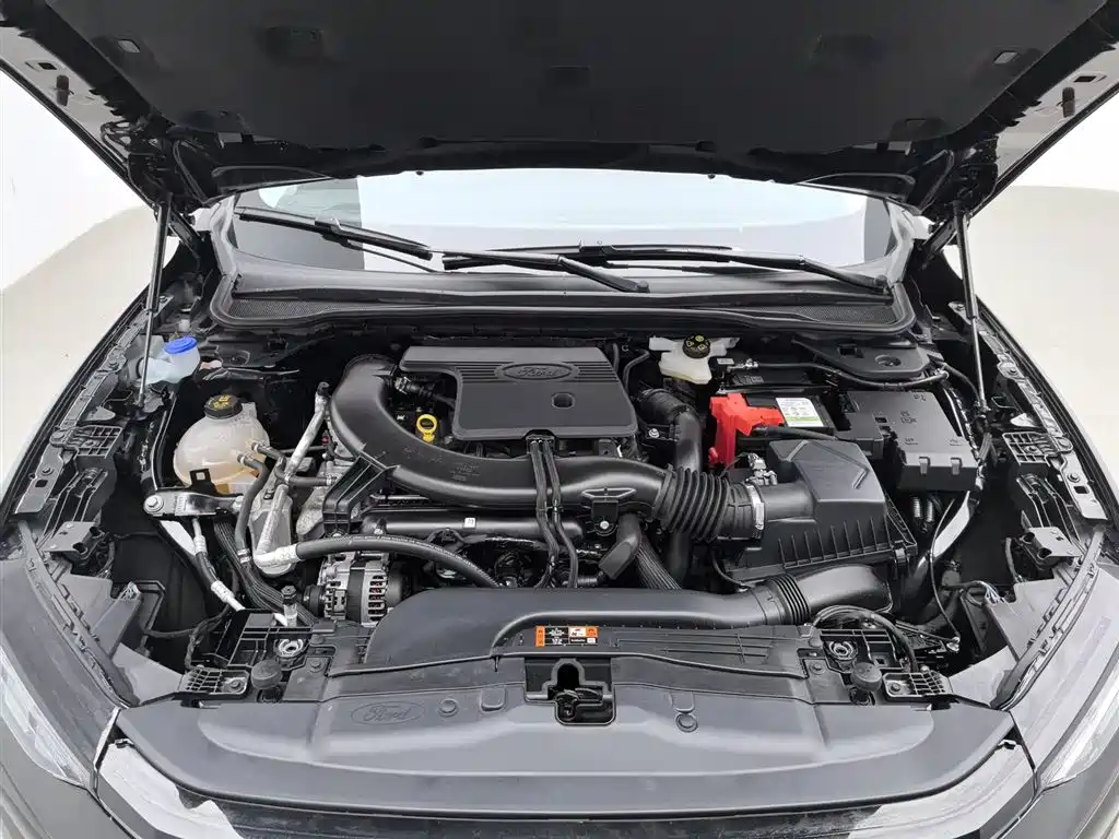 Mondeo 2025 2.0T EcoBoost Luxury купить на сайте DeffCars