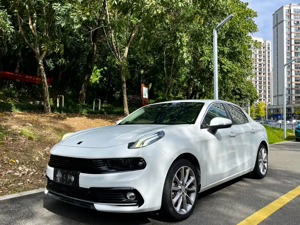 Lynk & Co 03 2021 1.5TD DCT Champion Edition купить на сайте DeffCars