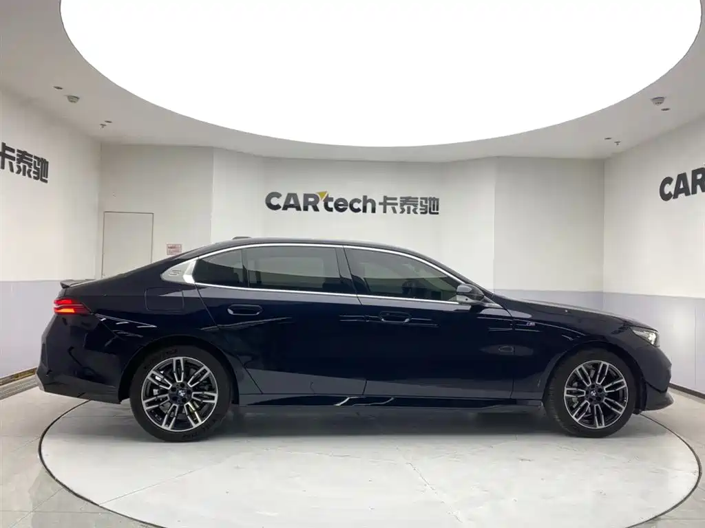 BMW 5 Series 2024 530Li Leading M Sports Package купить на сайте DeffCars