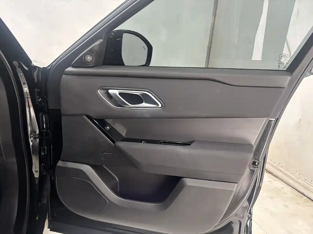 Range Rover Velar 2025 Dynamic SE купить на сайте DeffCars