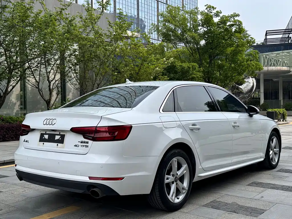 Audi A4L 2017 40 TFSI Fashion Type купить на сайте DeffCars