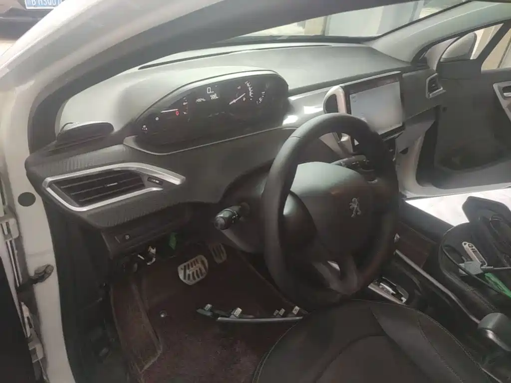 Peugeot 2008 2014 1.6L automatic trendy version купить на сайте DeffCars