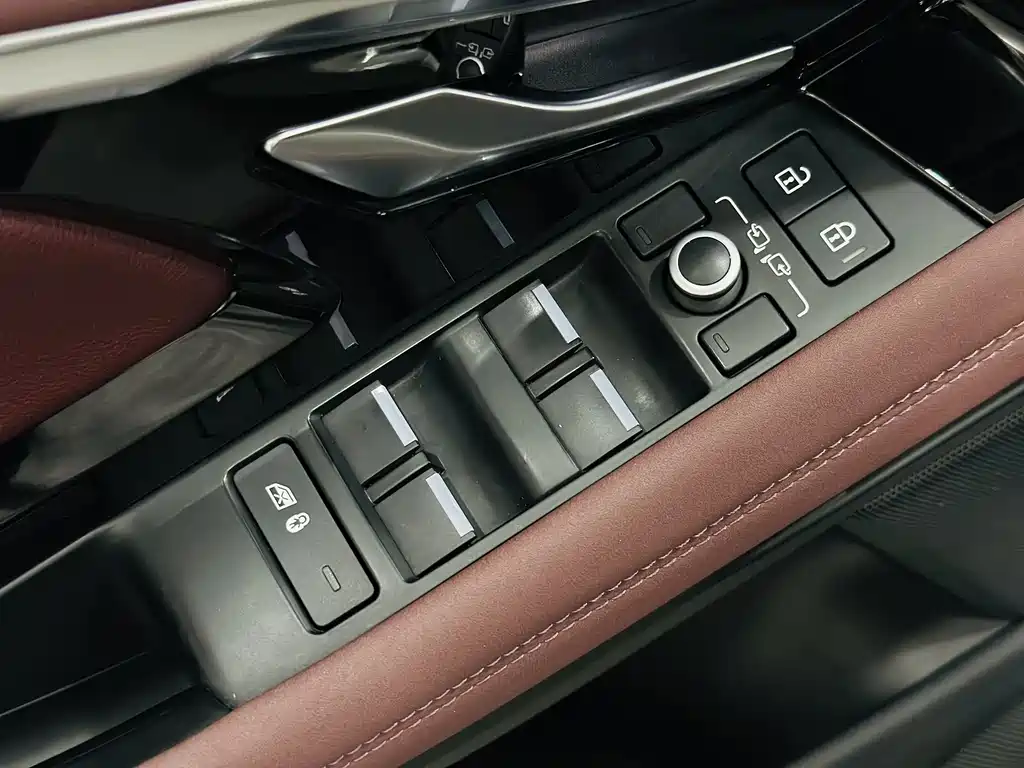 Range Rover Evoque 2023 Evoque L 249PS Deluxe Edition купить на сайте DeffCars