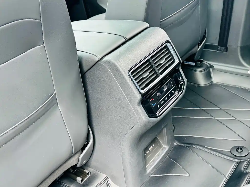 Touron 2023 380TSI four-wheel drive luxury version купить на сайте DeffCars