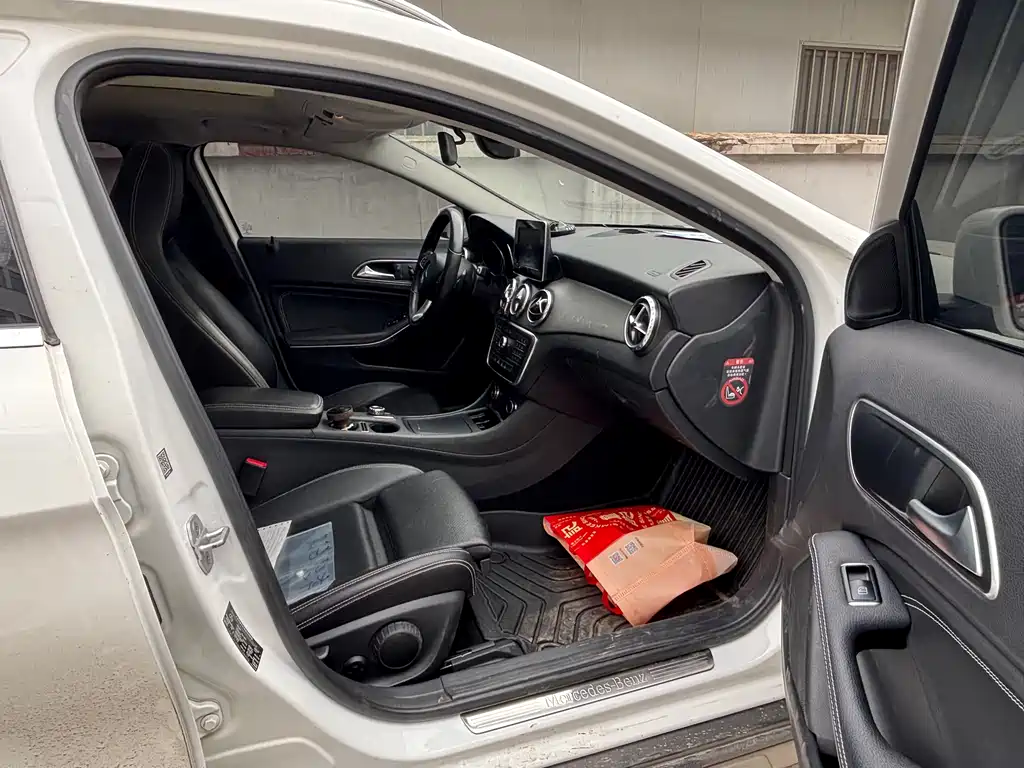 Mercedes-Benz GLA 2017 GLA 200 Dynamic купить на сайте DeffCars