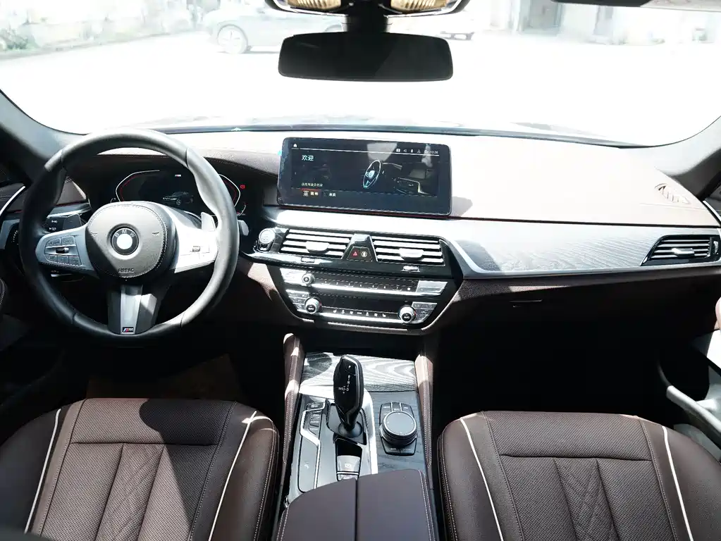 BMW 5 Series 2023 facelift 530Li leading M sports package купить на сайте DeffCars