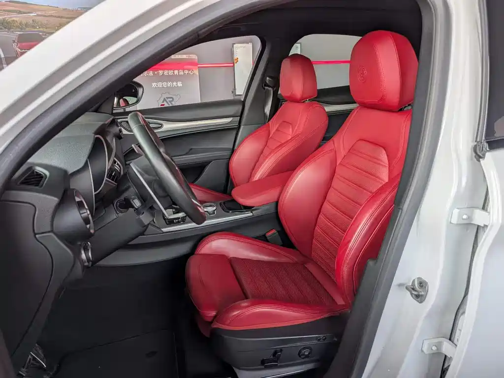 Stelvio 2023 2.0T 280HP Veloce Track Edition купить на сайте DeffCars