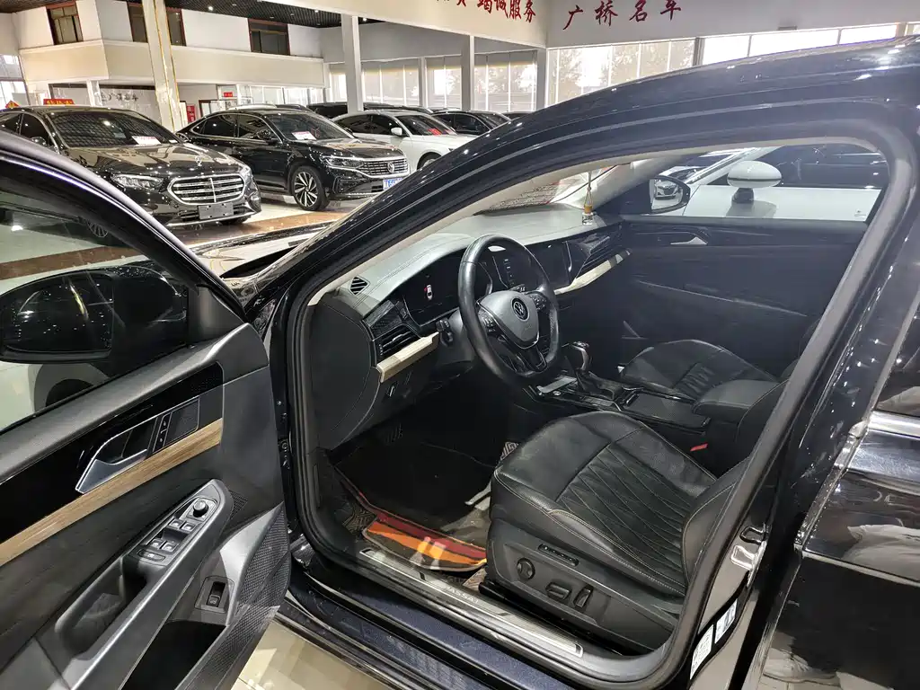 Passat 2020 facelift 330TSI Deluxe Edition National VI купить на сайте DeffCars