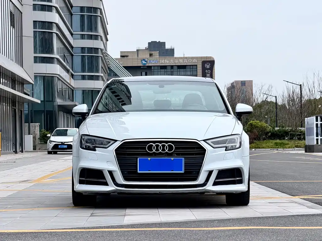 Audi A3 2019 Limousine 35 TFSI Fashion Type National VI купить на сайте DeffCars