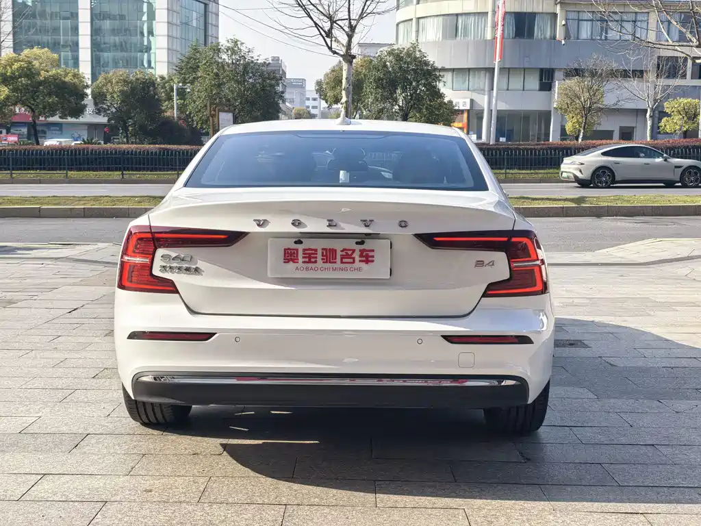 Volvo S60 2025 B4 Zhiyi Luxury Edition купить на сайте DeffCars