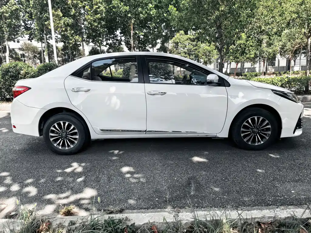 Corolla 2017 facelift 1.2T S-CVT GL-i купить на сайте DeffCars