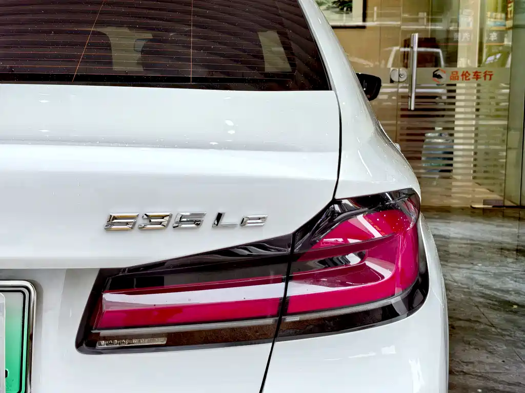 BMW 5 Series New Energy 2022 Model 535Le Luxury Package купить на сайте DeffCars