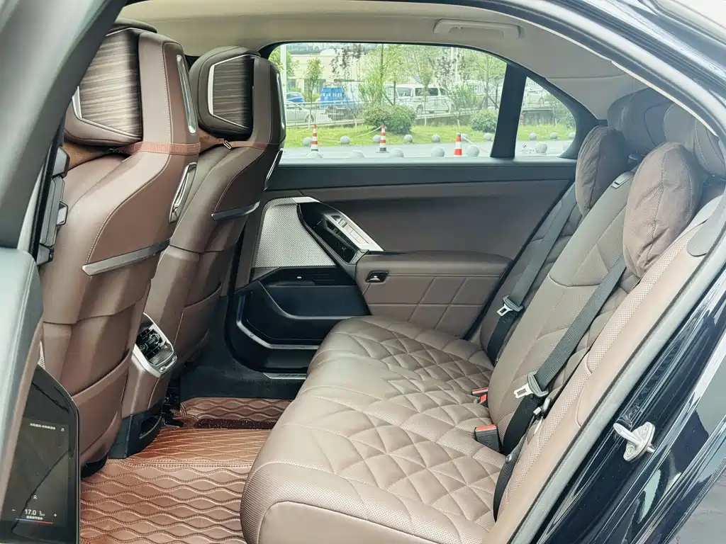 BMW 7 Series 2023 740Li Leading M Sports Package купить на сайте DeffCars