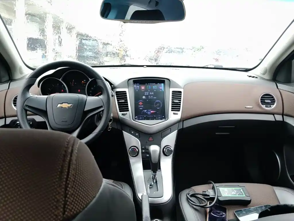 Cruze 2015 hatchback 1.6L automatic comfort version купить на сайте DeffCars