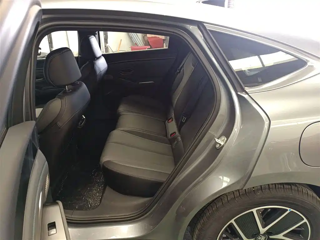 Qin L 2025 DM-i Smart Driving Edition 80KM Transcendent Type купить на сайте DeffCars