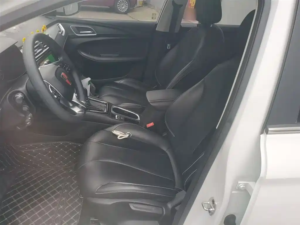 Roewe i5 2020 1.5L automatic 4G Internet leading flagship version купить на сайте DeffCars